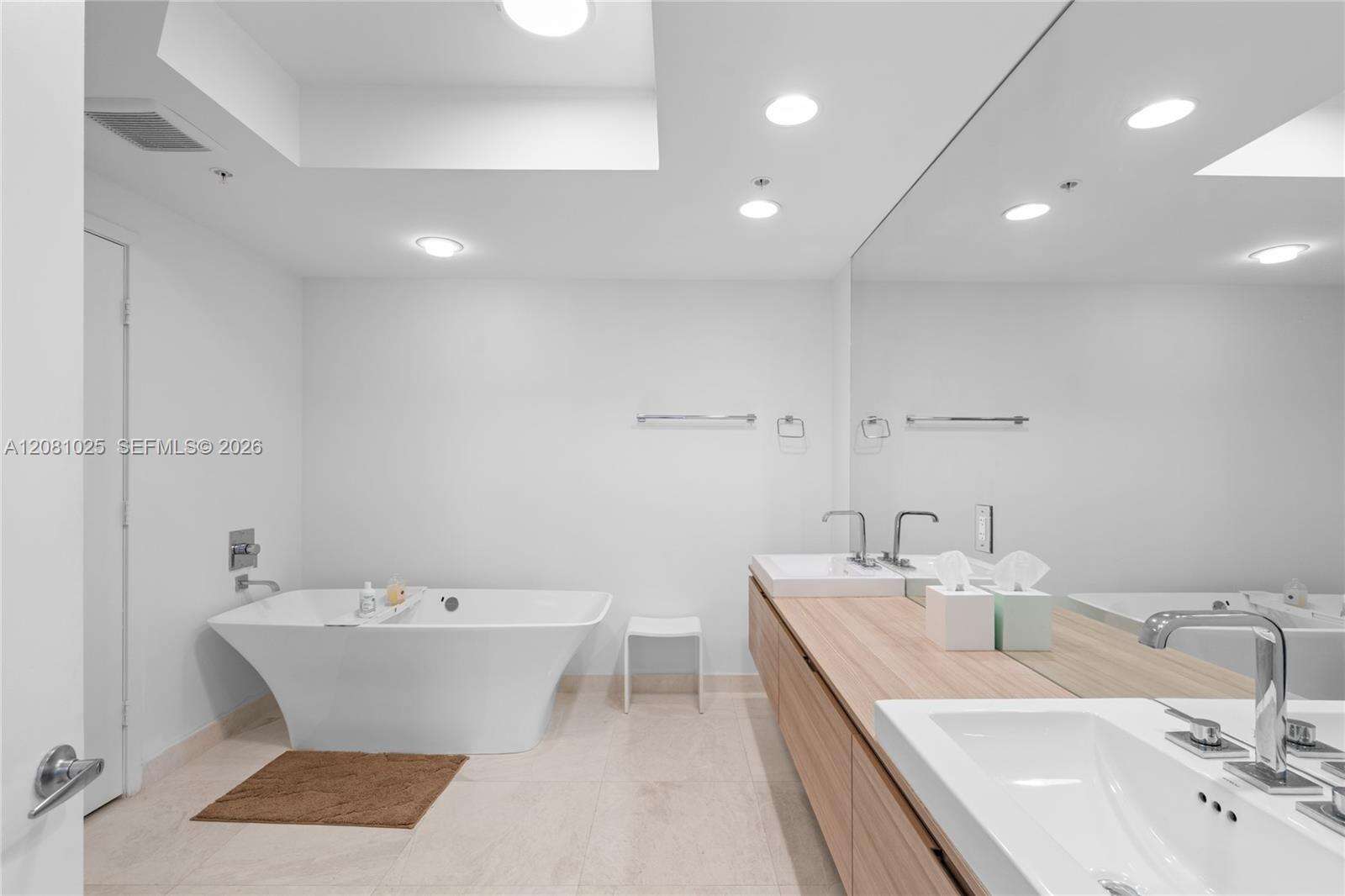 Marina Palms at 17111 Biscayne Blvd, North Miami Beach, FL 33160 - For Rent photo 55