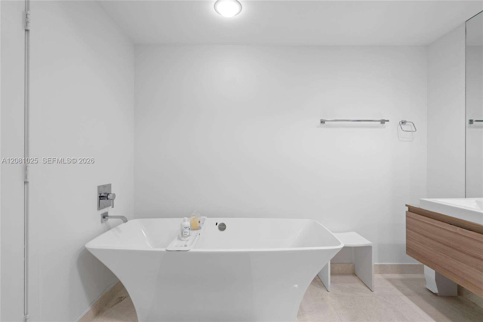 Marina Palms at 17111 Biscayne Blvd, North Miami Beach, FL 33160 - For Rent photo 58