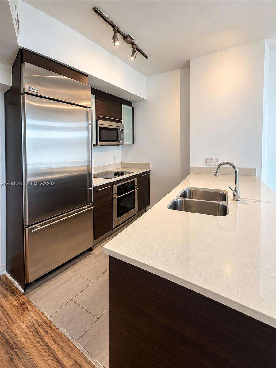 500 Brickell at 500 Brickell Ave, Miami, FL 33131 - For Rent photo 6