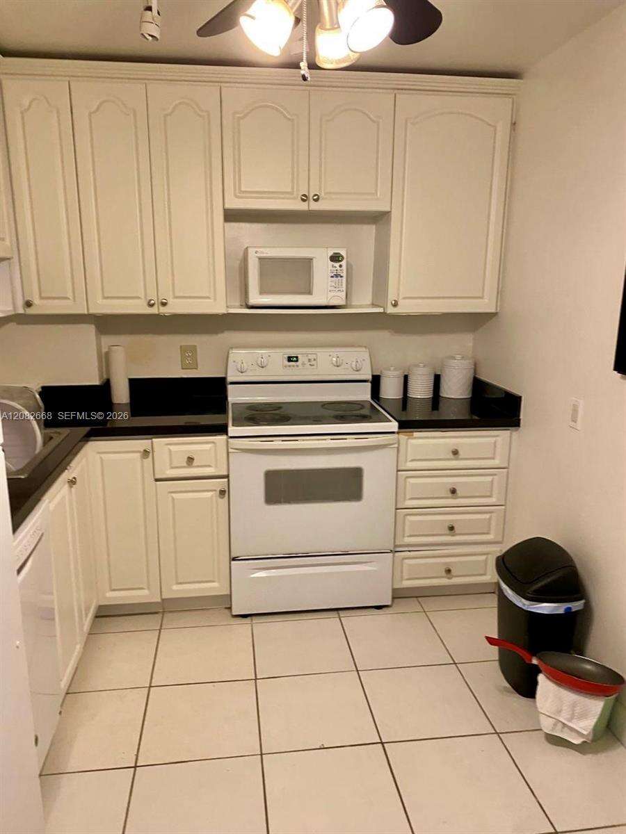 Arlen House at 100 Bayview Dr, Sunny Isles Beach, FL 33160 - For Rent photo 15