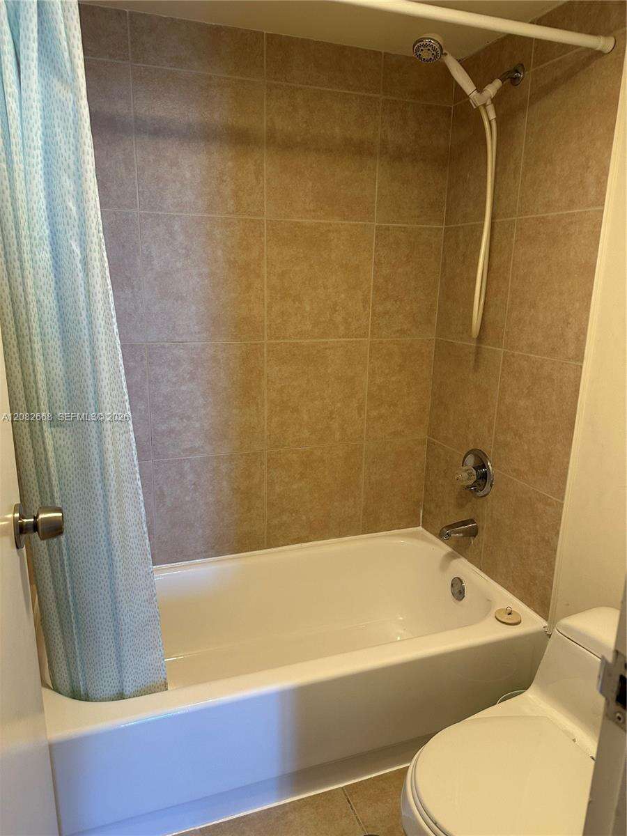 Arlen House at 100 Bayview Dr, Sunny Isles Beach, FL 33160 - For Rent photo 24