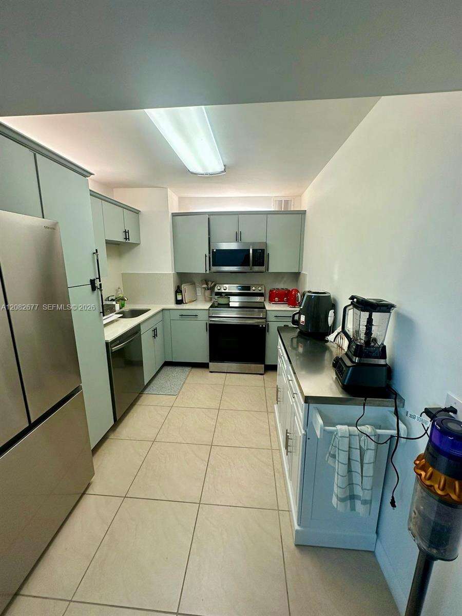Arlen House at 100 Bayview Dr, Sunny Isles Beach, FL 33160 - For Rent photo 12