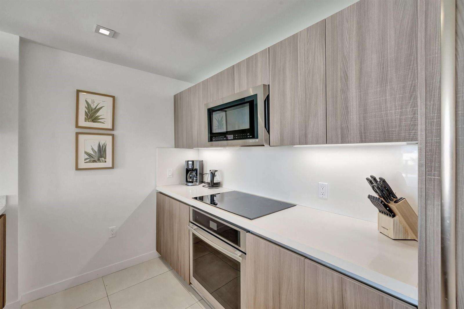 Tiffany House at 401 Birch, Fort Lauderdale, FL 33304 - For Rent photo 15