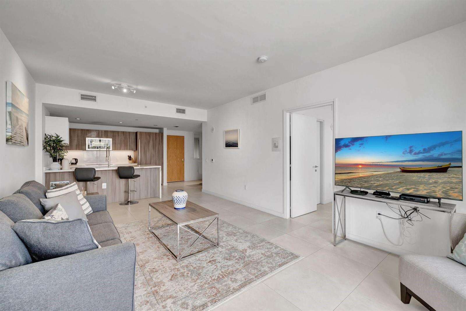 Tiffany House at 401 Birch, Fort Lauderdale, FL 33304 - For Rent photo 9