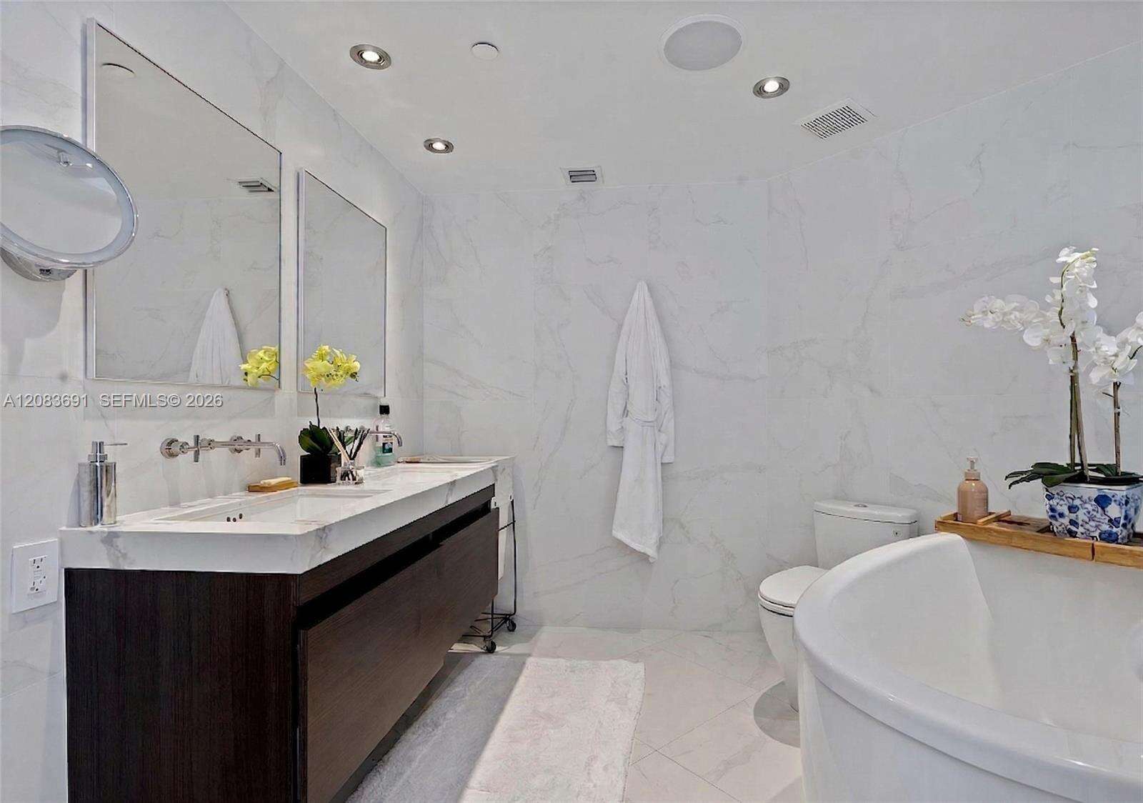 The Grand Venetian at 10 Venetian Way, Miami Beach, FL 33139 - For Rent photo 18