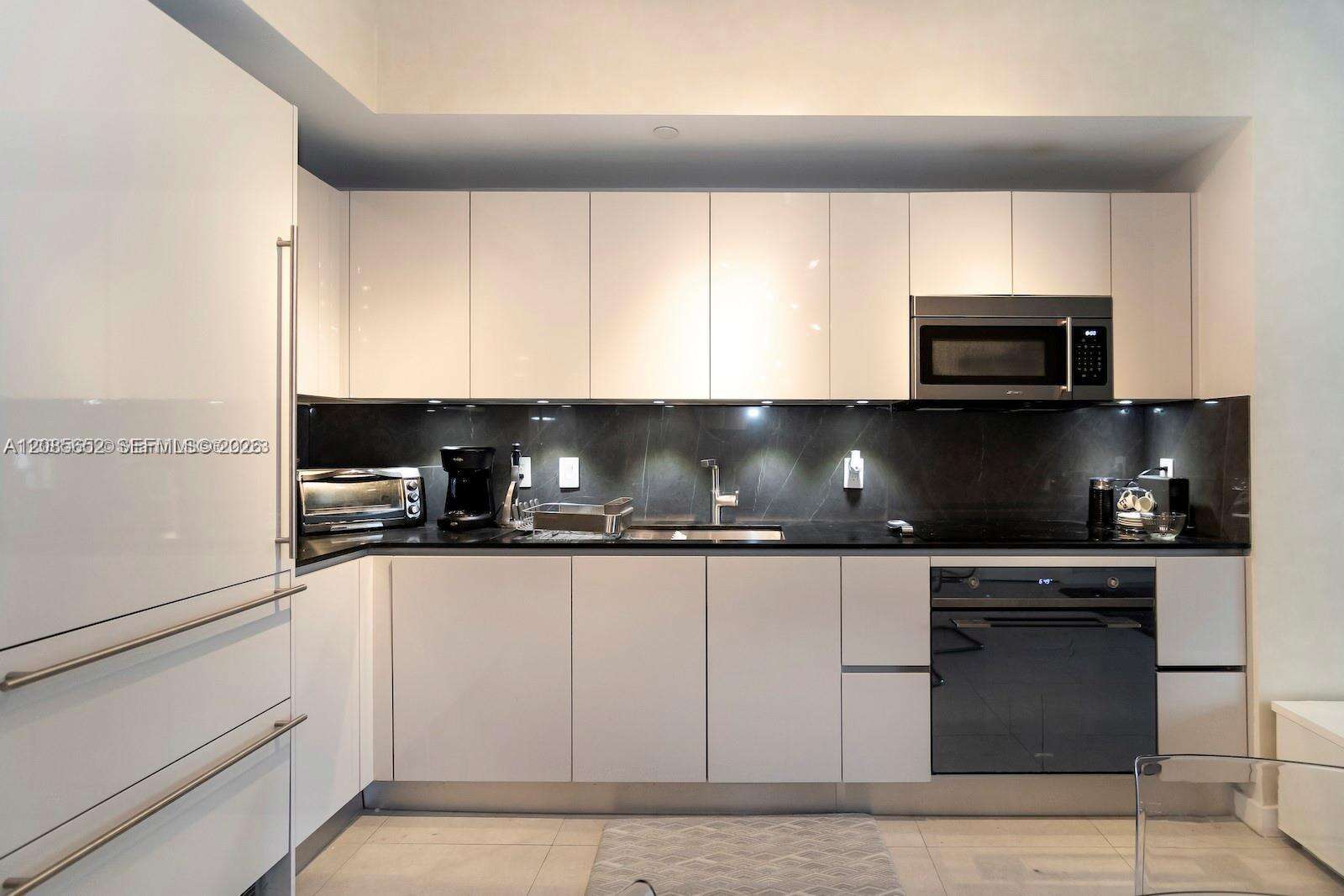1010 Brickell at 1010 Brickell Ave, Miami, FL 33131 - For Rent photo 2