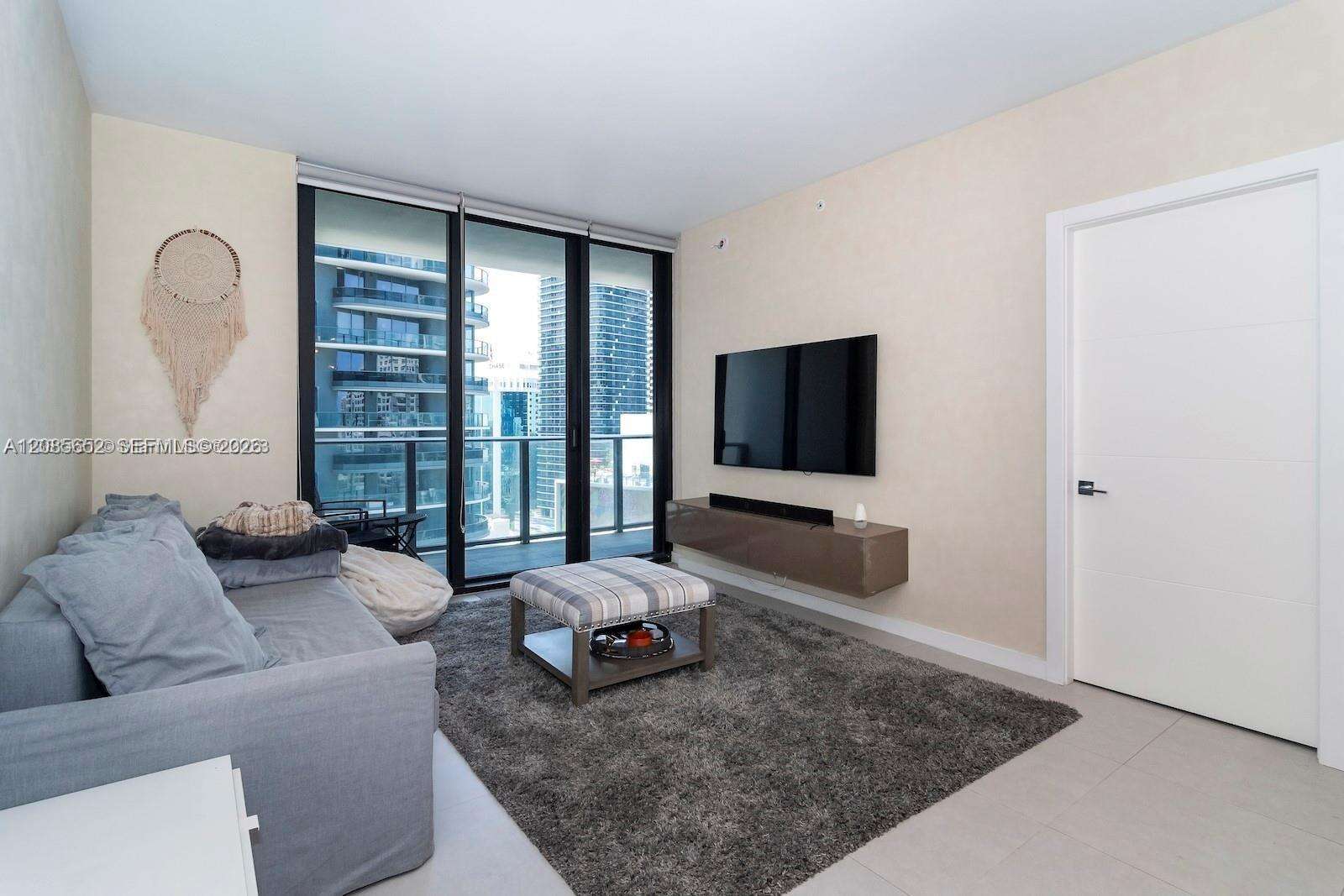 1010 Brickell at 1010 Brickell Ave, Miami, FL 33131 - For Rent photo 9