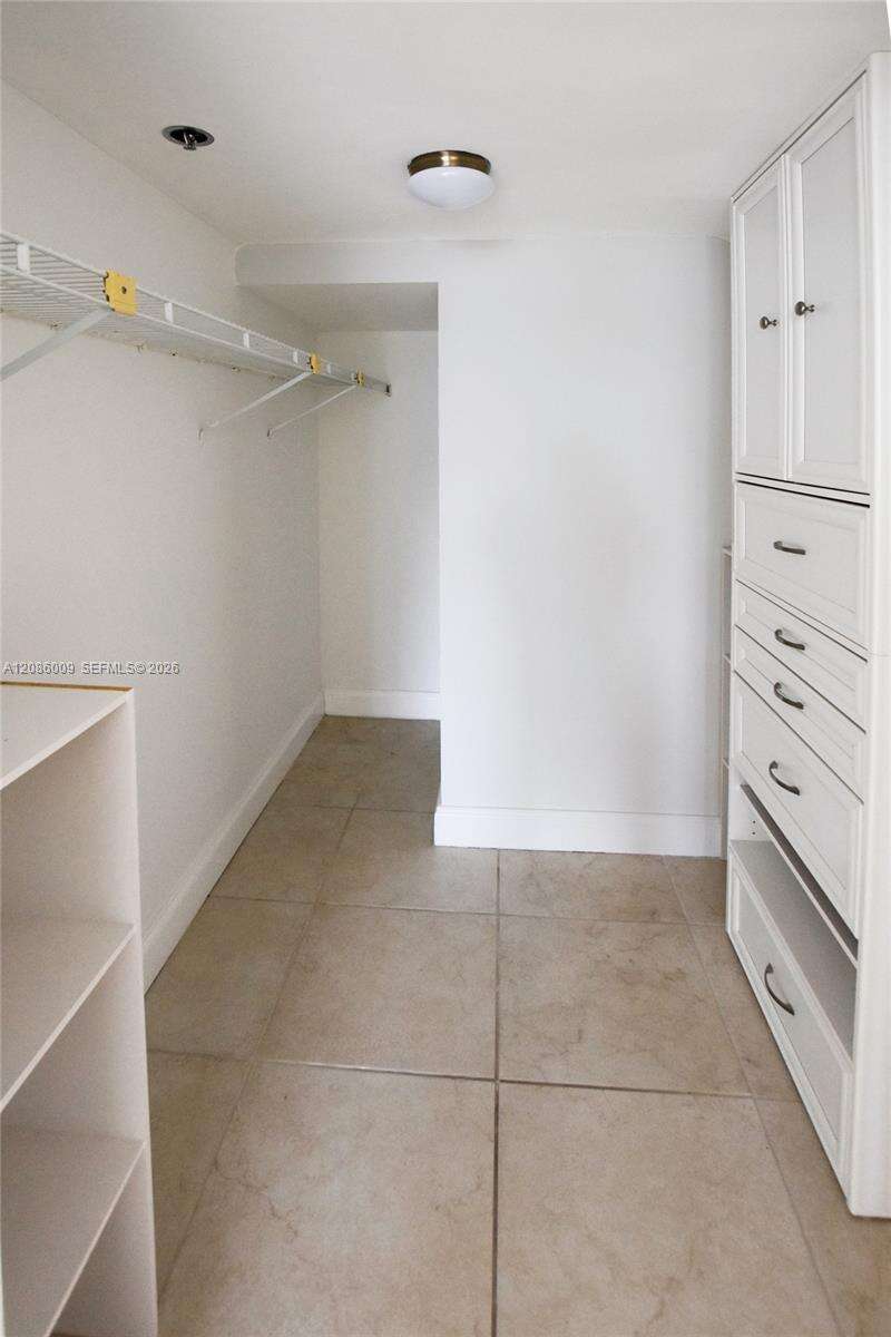 Brickell Key 2 at 540 Brickell Key Dr, Miami, FL 33131 - For Rent photo 8