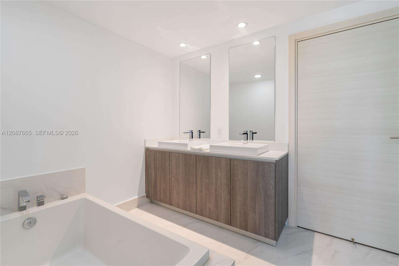 Sls Lux at 801 Miami Ave, Miami, FL 33130 - For Rent photo 41