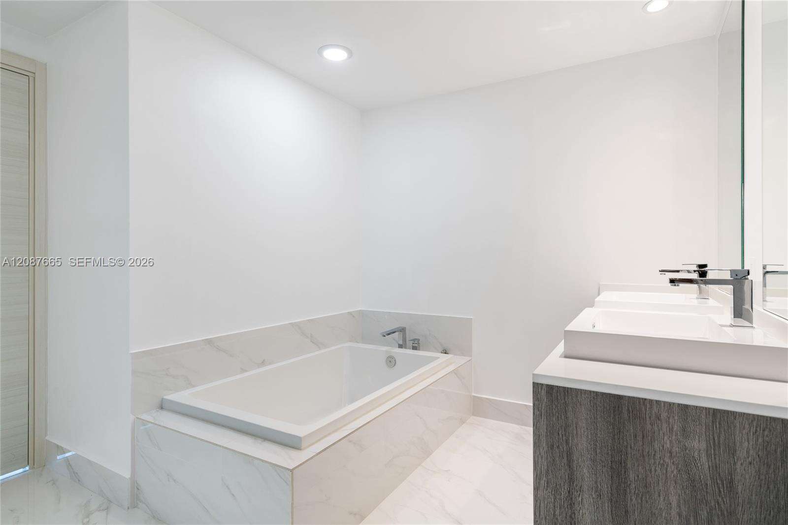 Sls Lux at 801 Miami Ave, Miami, FL 33130 - For Rent photo 46
