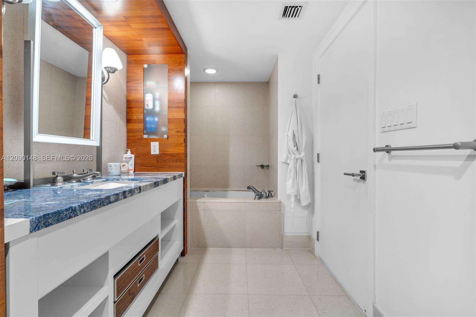 Central Carillon at 6801 Collins Ave, Miami Beach, FL 33141 - For Rent photo 16