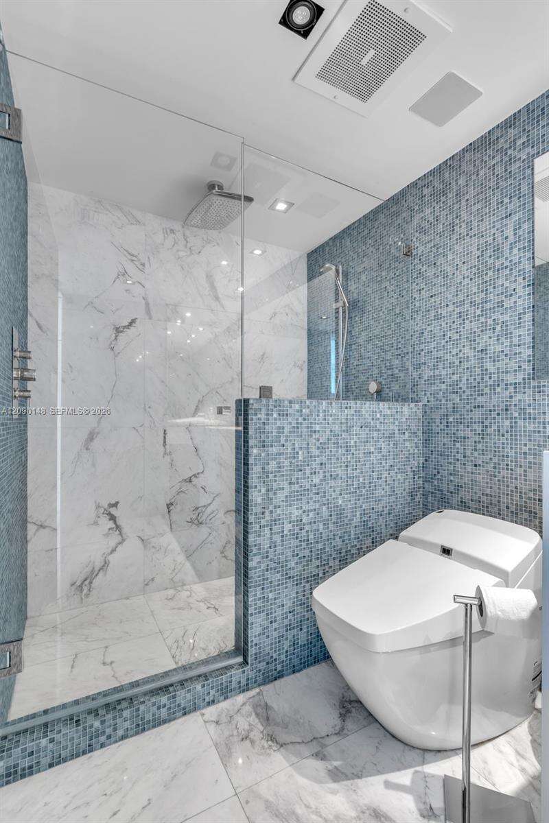 Central Carillon at 6801 Collins Ave, Miami Beach, FL 33141 - For Rent photo 28