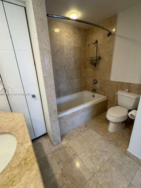 Courts Brickell Key at 801 Brickell Key Blvd, Miami, FL 33131 - For Rent photo 18