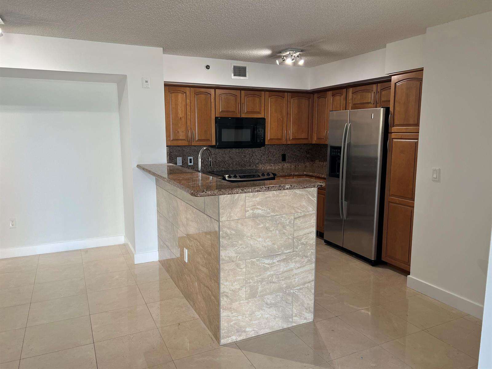 The Yacht Club At Aventura at 19655 Country Club, Aventura, FL 33180 - For Rent photo 12