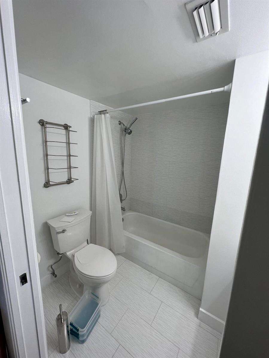 The Yacht Club At Aventura at 19655 Country Club, Aventura, FL 33180 - For Rent photo 9