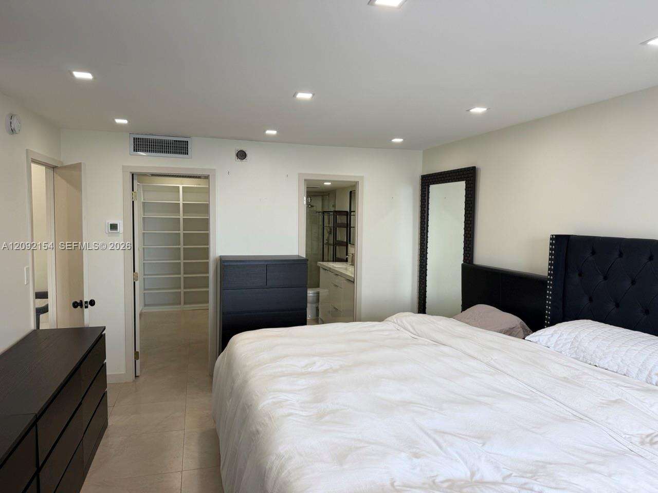 Oceanside Plaza at 5555 Collins Ave, Miami Beach, FL 33140 - For Rent photo 11