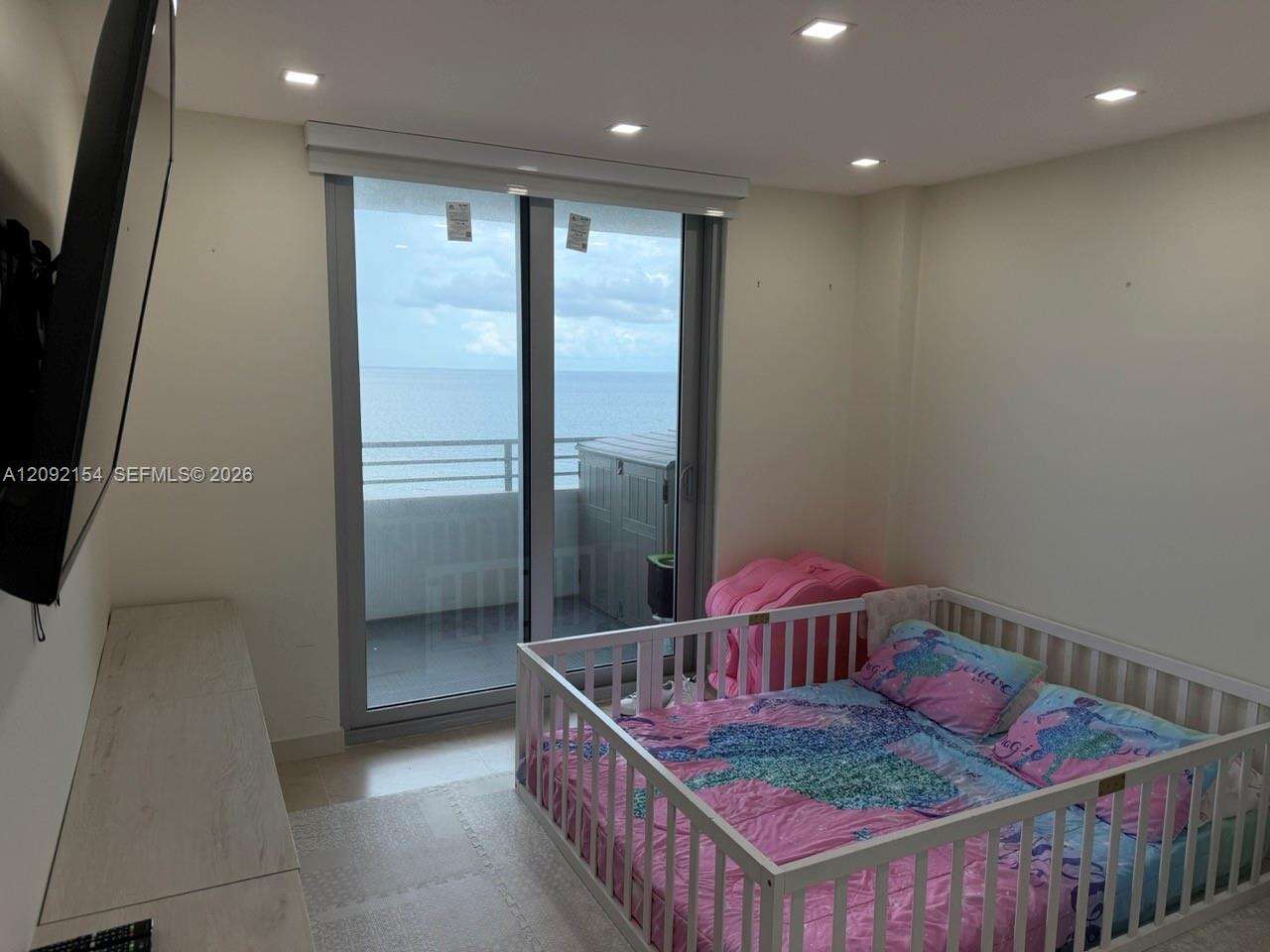 Oceanside Plaza at 5555 Collins Ave, Miami Beach, FL 33140 - For Rent photo 16