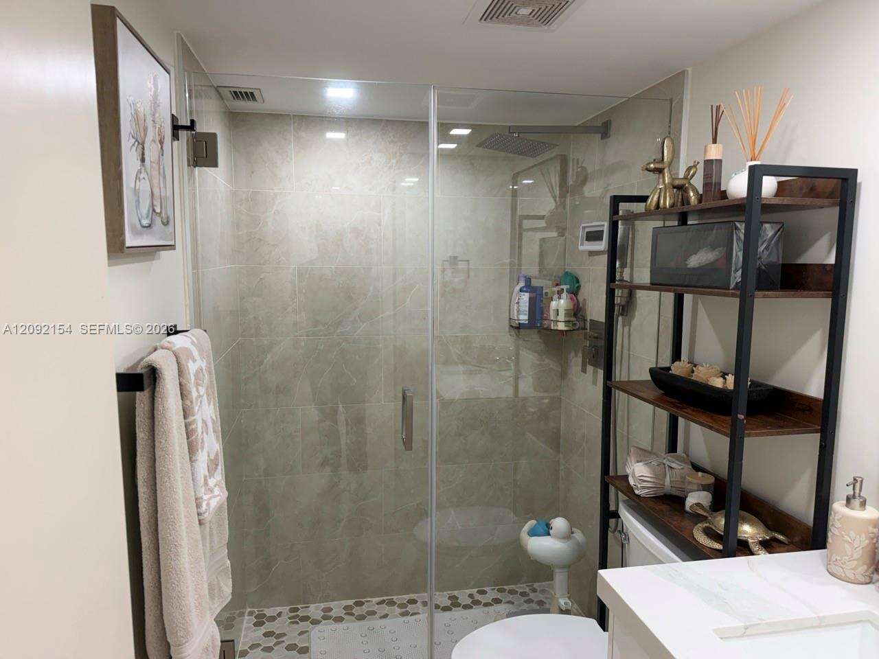 Oceanside Plaza at 5555 Collins Ave, Miami Beach, FL 33140 - For Rent photo 20