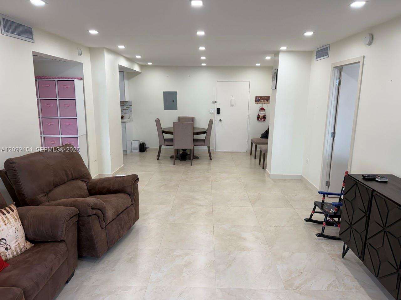 Oceanside Plaza at 5555 Collins Ave, Miami Beach, FL 33140 - For Rent photo 3