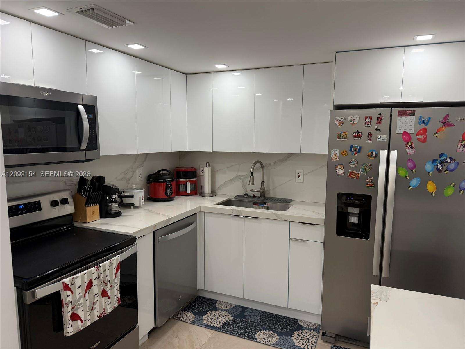 Oceanside Plaza at 5555 Collins Ave, Miami Beach, FL 33140 - For Rent photo 24