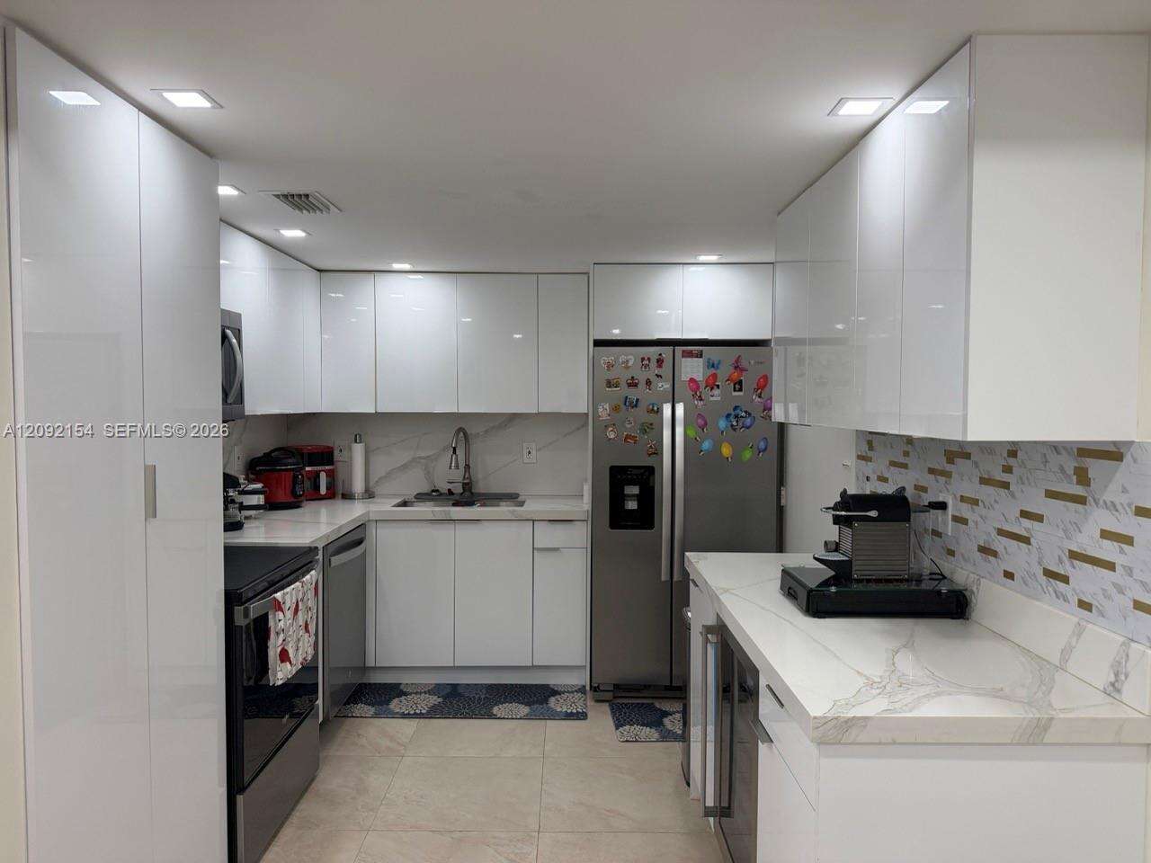 Oceanside Plaza at 5555 Collins Ave, Miami Beach, FL 33140 - For Rent photo 25