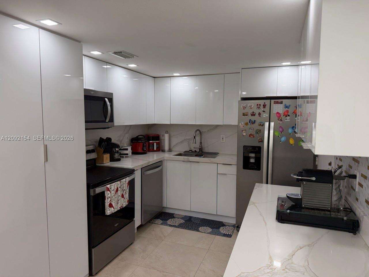 Oceanside Plaza at 5555 Collins Ave, Miami Beach, FL 33140 - For Rent photo 27
