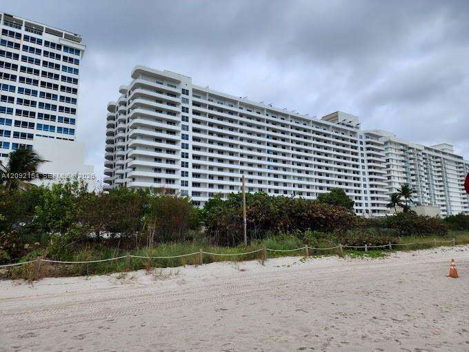 Oceanside Plaza at 5555 Collins Ave, Miami Beach, FL 33140 - For Rent photo 30