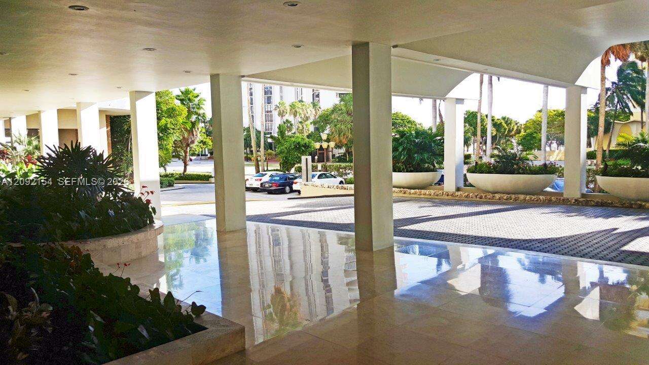 Oceanside Plaza at 5555 Collins Ave, Miami Beach, FL 33140 - For Rent photo 36