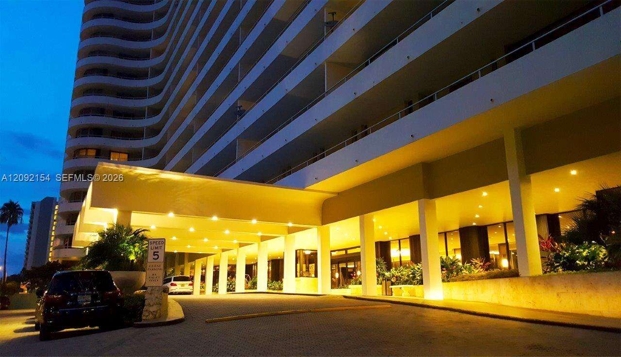 Oceanside Plaza at 5555 Collins Ave, Miami Beach, FL 33140 - For Rent photo 37
