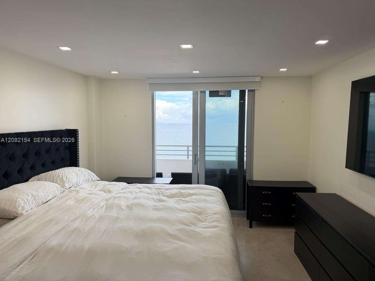Oceanside Plaza at 5555 Collins Ave, Miami Beach, FL 33140 - For Rent photo 5