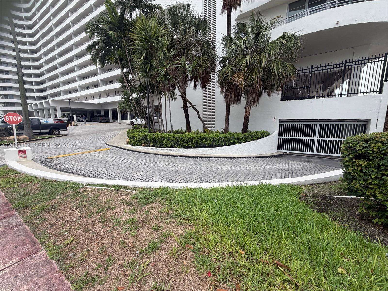 Oceanside Plaza at 5555 Collins Ave, Miami Beach, FL 33140 - For Rent photo 48