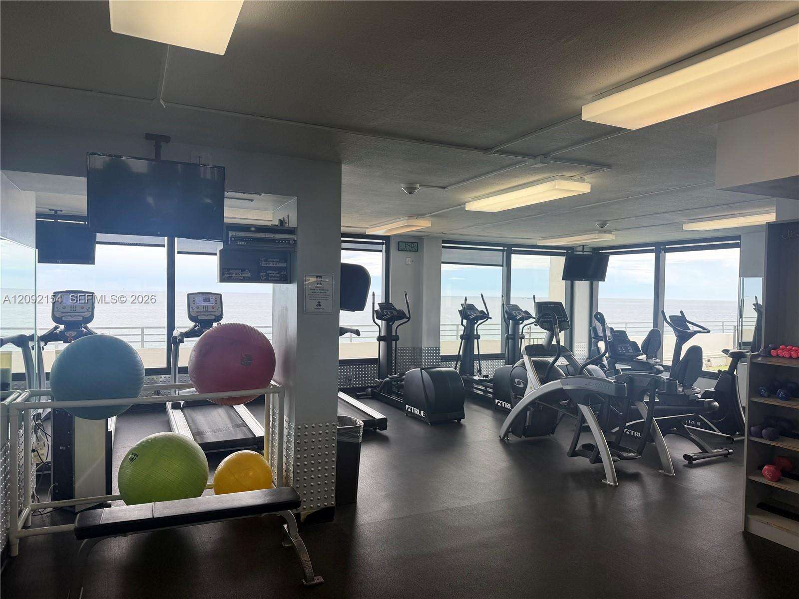 Oceanside Plaza at 5555 Collins Ave, Miami Beach, FL 33140 - For Rent photo 62