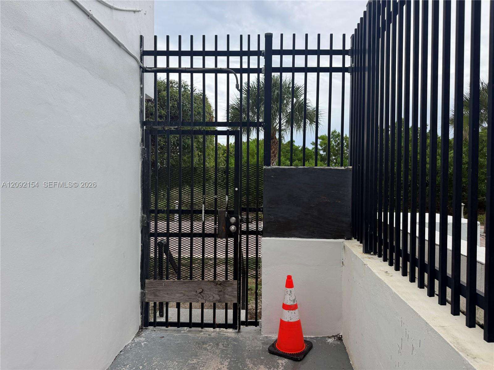 Oceanside Plaza at 5555 Collins Ave, Miami Beach, FL 33140 - For Rent photo 80