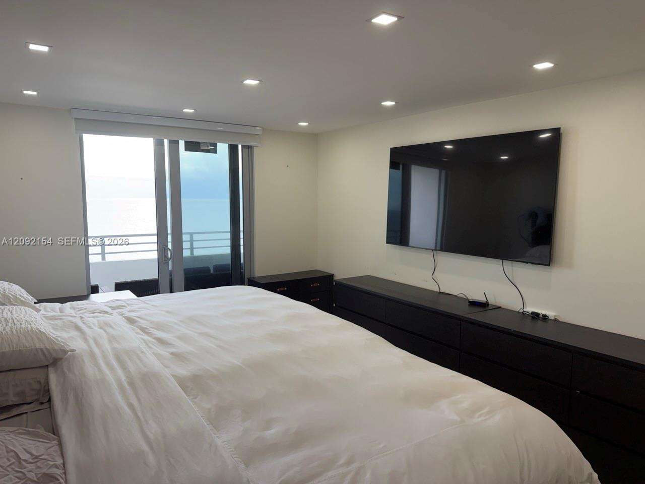 Oceanside Plaza at 5555 Collins Ave, Miami Beach, FL 33140 - For Rent photo 10