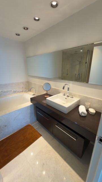 Jade Ocean at 17121 Collins Ave, Sunny Isles Beach, FL 33160 - For Rent photo 14