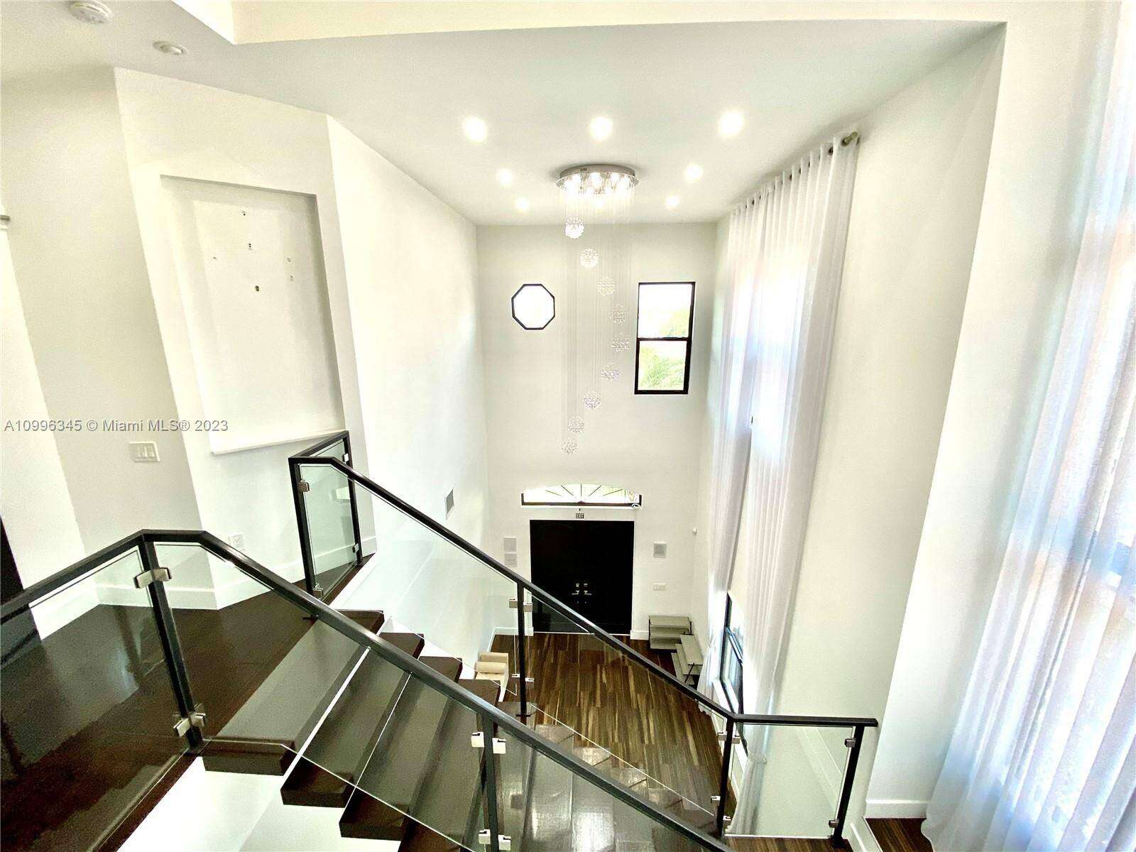  , Hollywood, FL 33019 | Picture 15