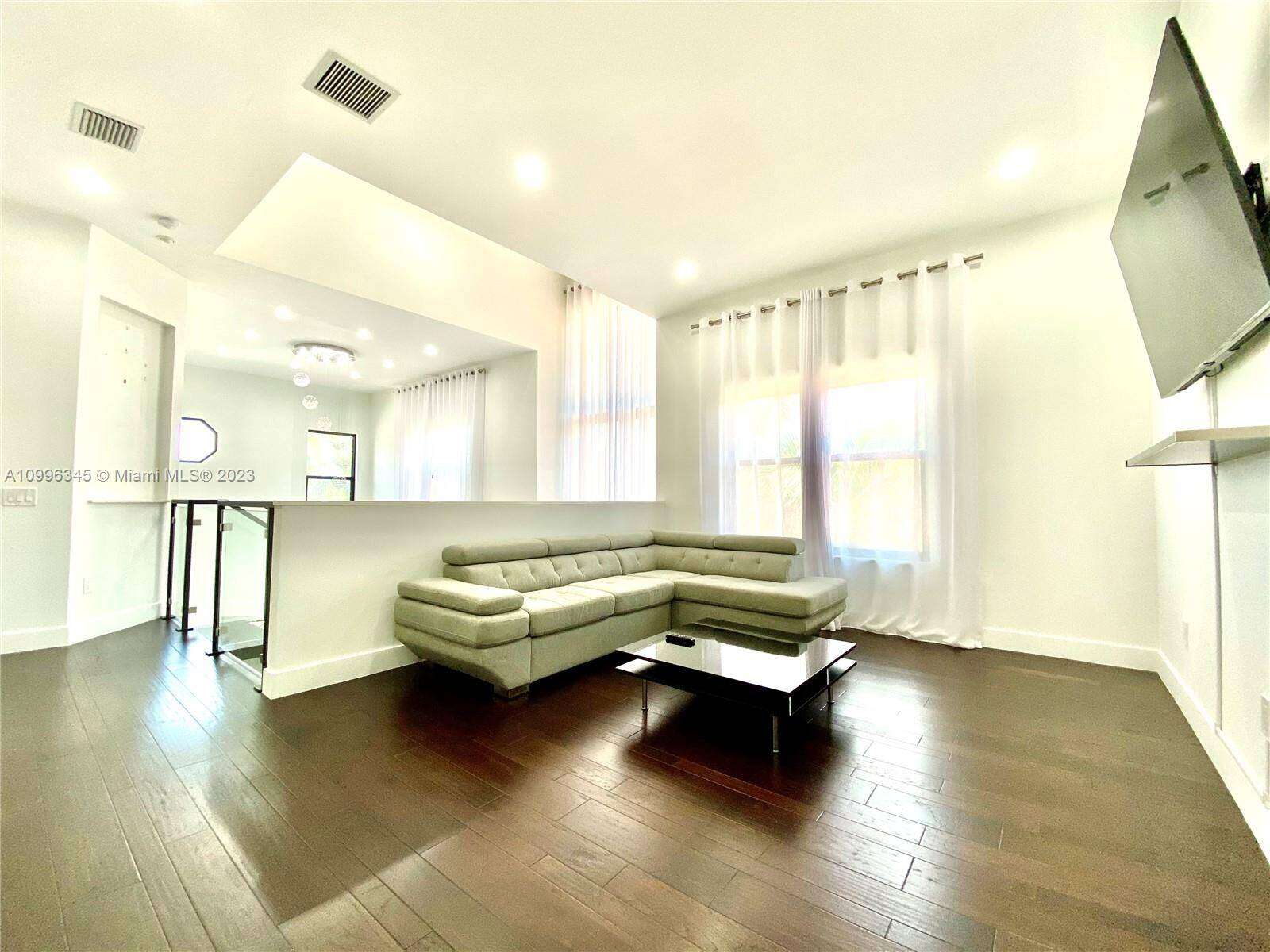  , Hollywood, FL 33019 | Picture 16