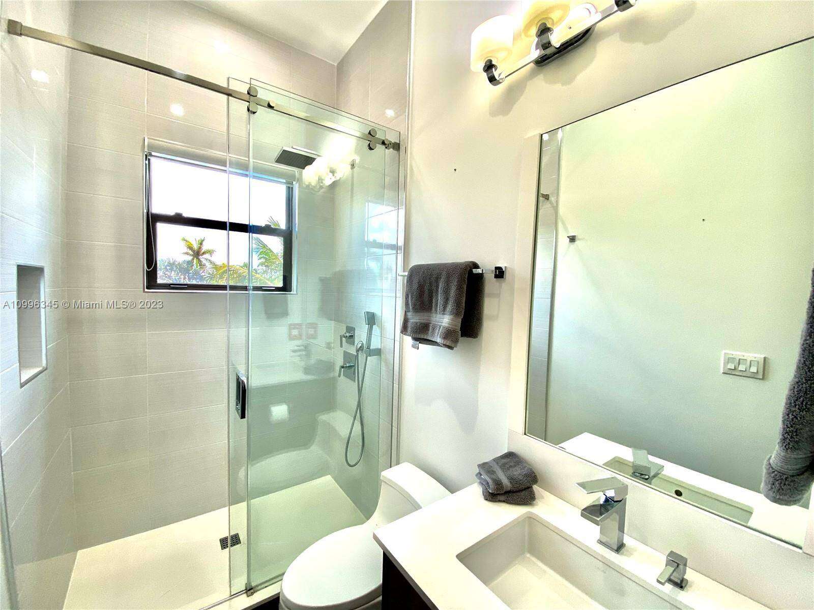  , Hollywood, FL 33019 | Picture 22