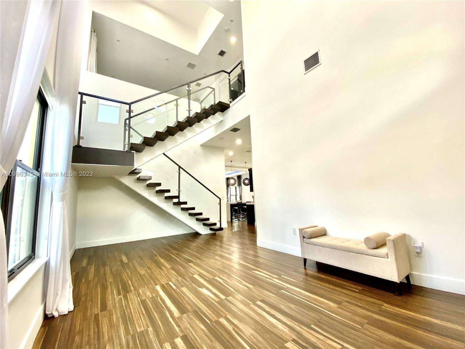  , Hollywood, FL 33019 | Picture 4