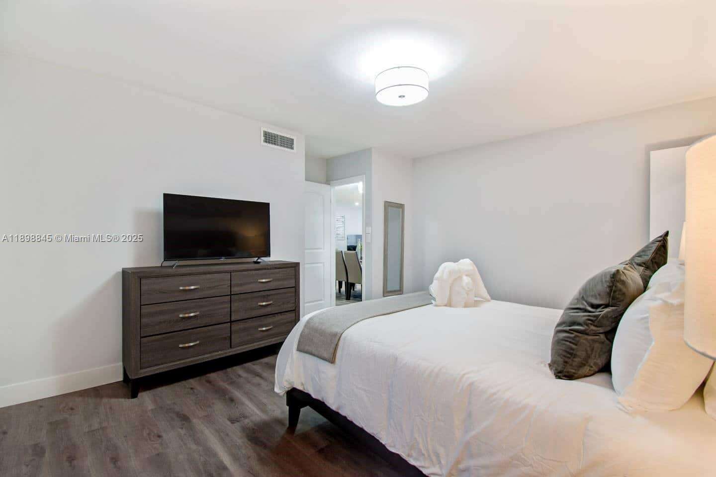 1305 Funston St, Hollywood, FL 33019 - For Rent photo 44