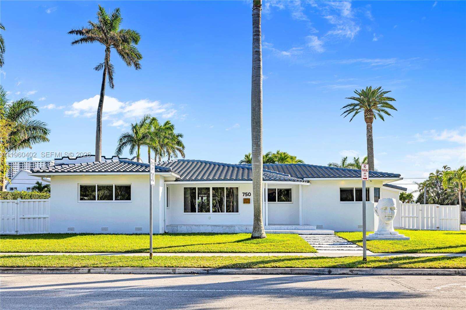 750 Harrison St, Hollywood, FL 33019 | Picture 1