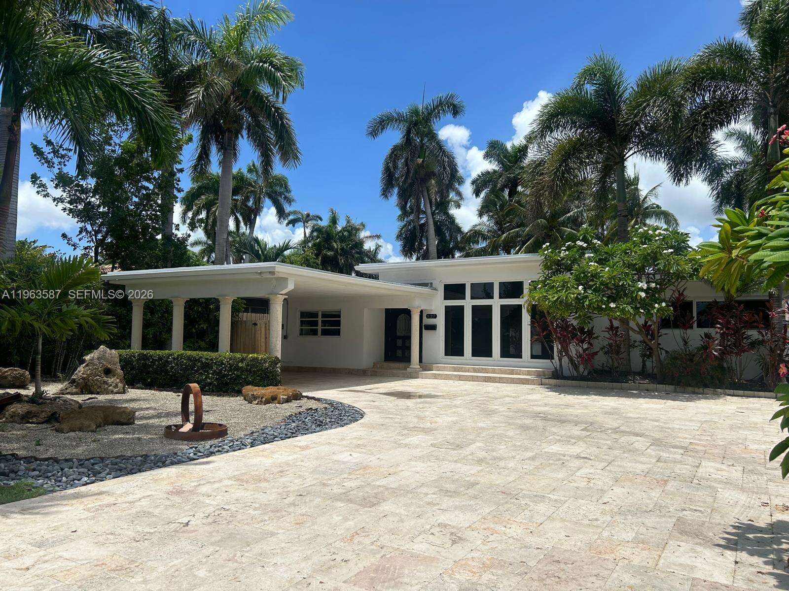 827 Southlake Dr, Hollywood, FL 33019 | Picture 1