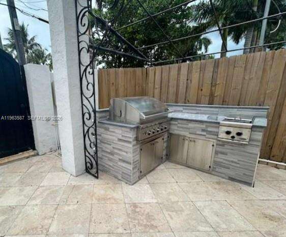 827 Southlake Dr, Hollywood, FL 33019 | Picture 14