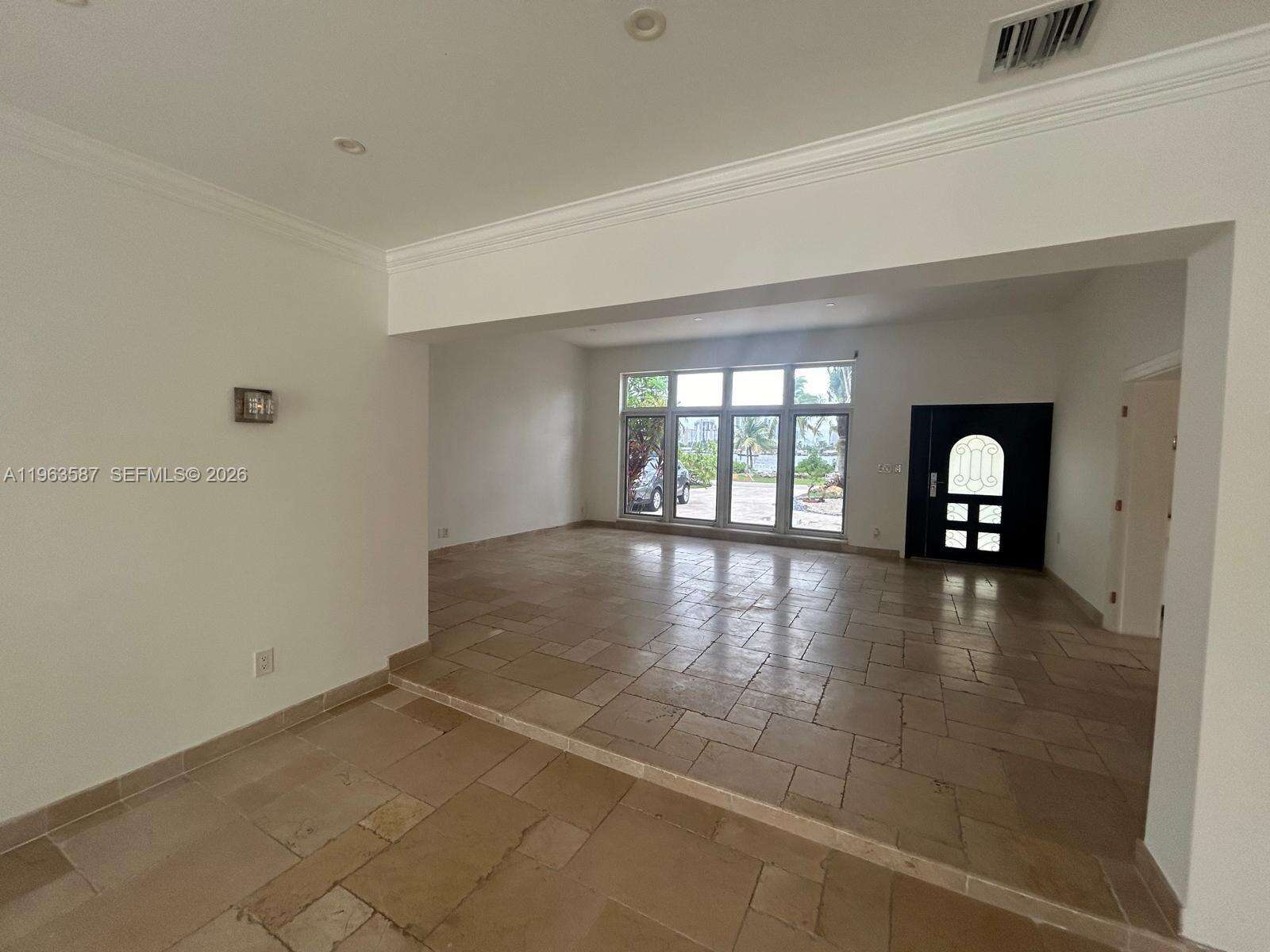 827 Southlake Dr, Hollywood, FL 33019 | Picture 4