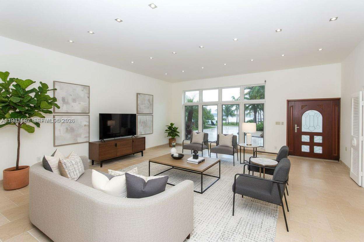 827 Southlake Dr, Hollywood, FL 33019 | Picture 5