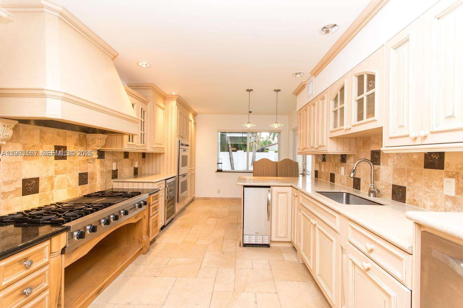 827 Southlake Dr, Hollywood, FL 33019 | Picture 8