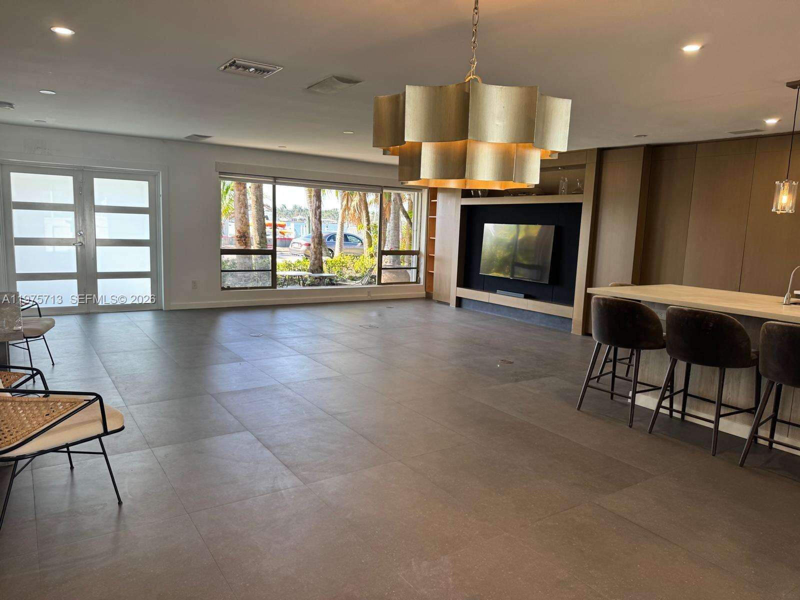 747 Northlake Dr, Hollywood, FL 33019 | Picture 2