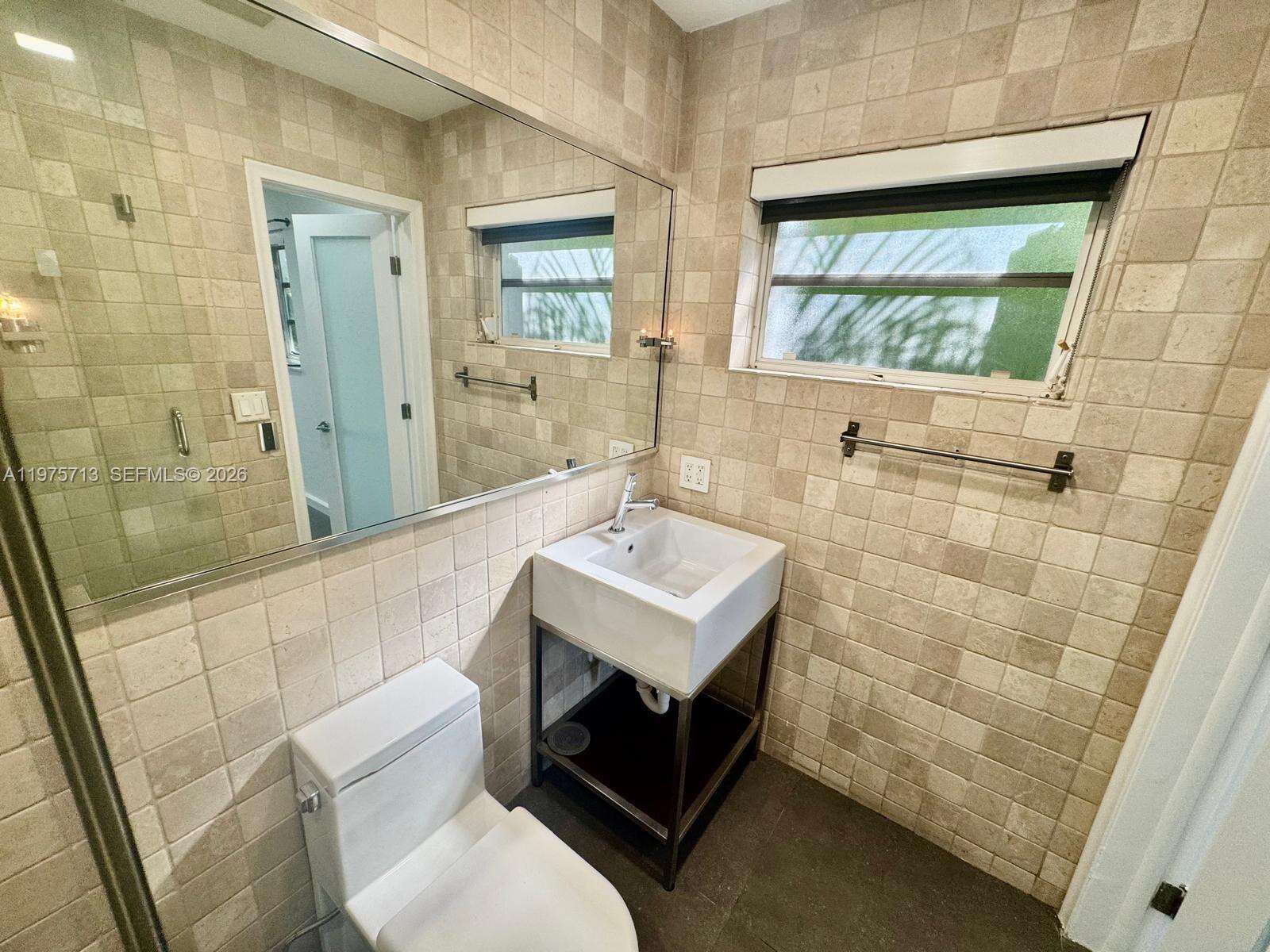 747 Northlake Dr, Hollywood, FL 33019 | Picture 8