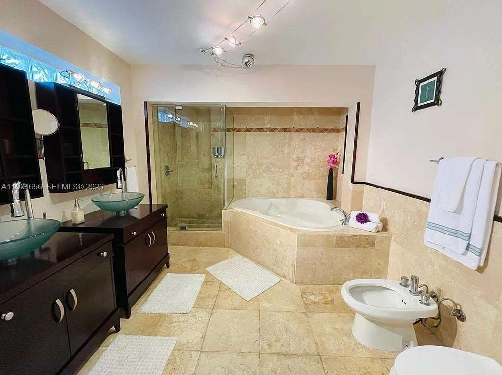 1143 Lincoln St, Hollywood, FL 33019 - For Rent photo 16