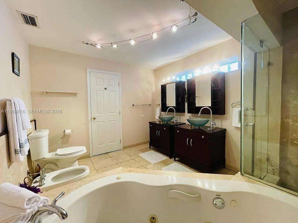 1143 Lincoln St, Hollywood, FL 33019 - For Rent photo 17